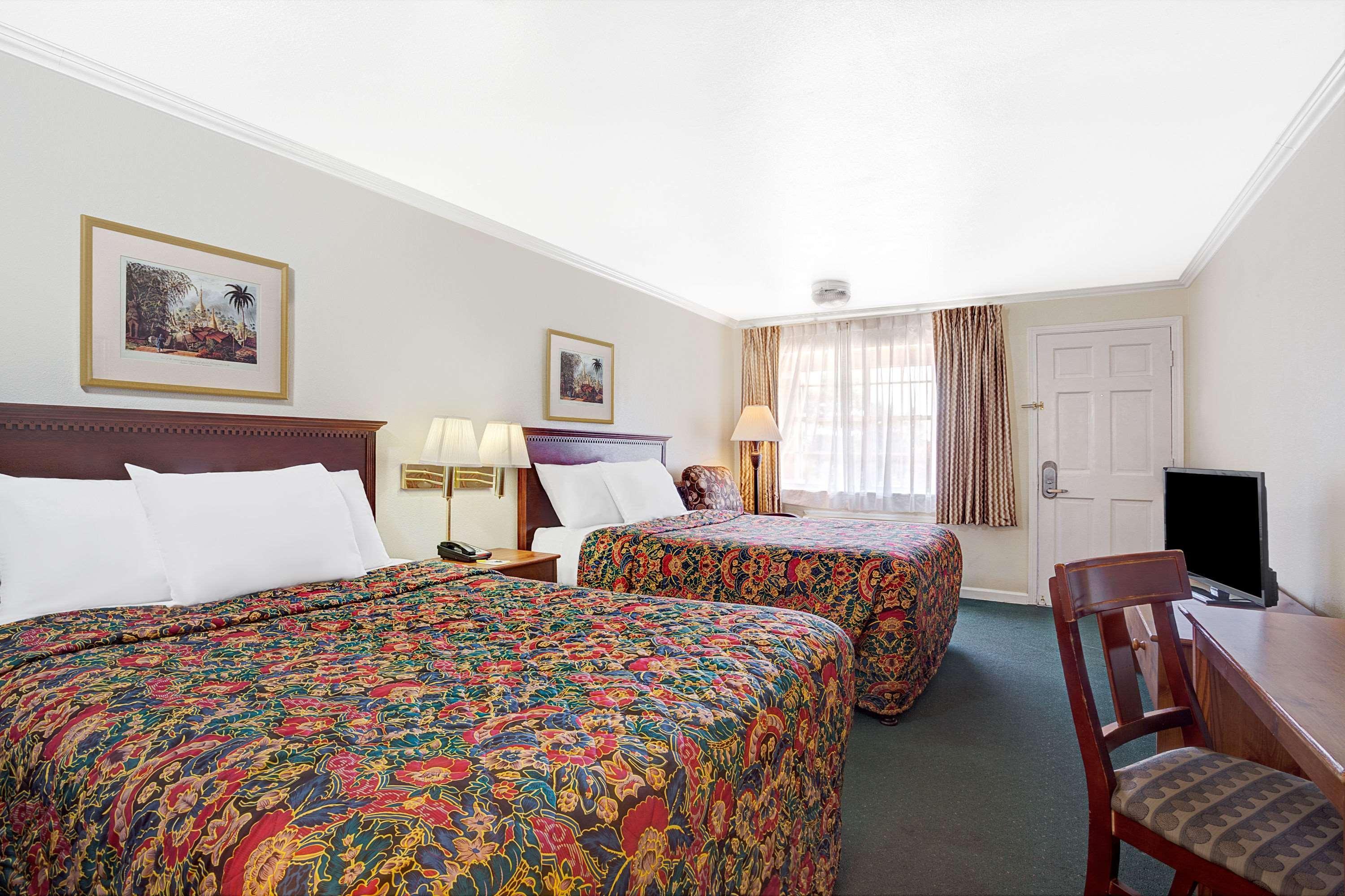 Days Inn By Wyndham Everett Eksteriør bilde